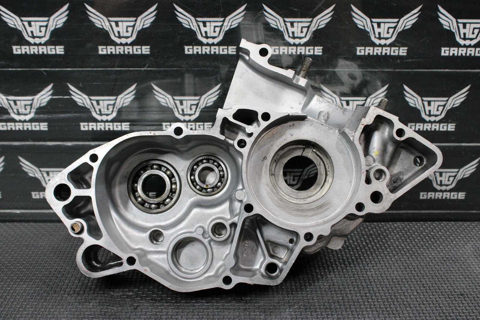 2001 SUZUKI RM80 OEM LEFT ENGINE MOTOR CRANKCASE CRANK CASES BLOCK 11300 - 03812 - hggarage