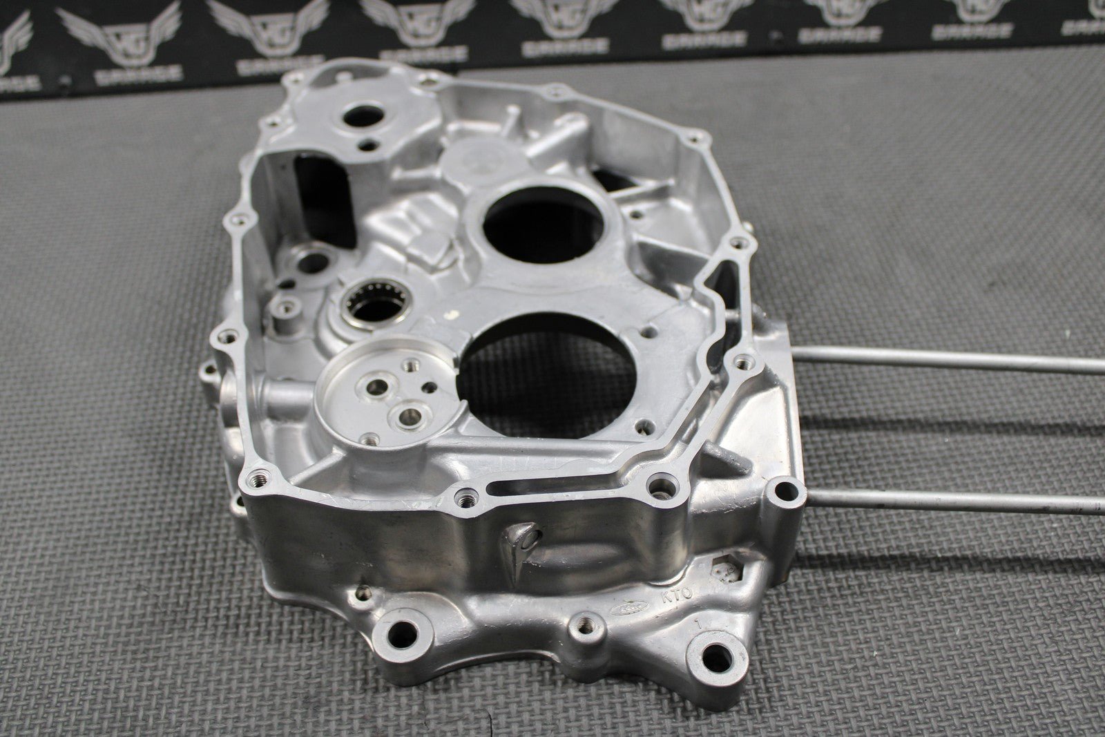 1999 93 - 02 HONDA XR200R OEM RIGHT ENGINE MOTOR CRANKCASE CRANK CASE 11100 - KT0 - 68 - hggarage