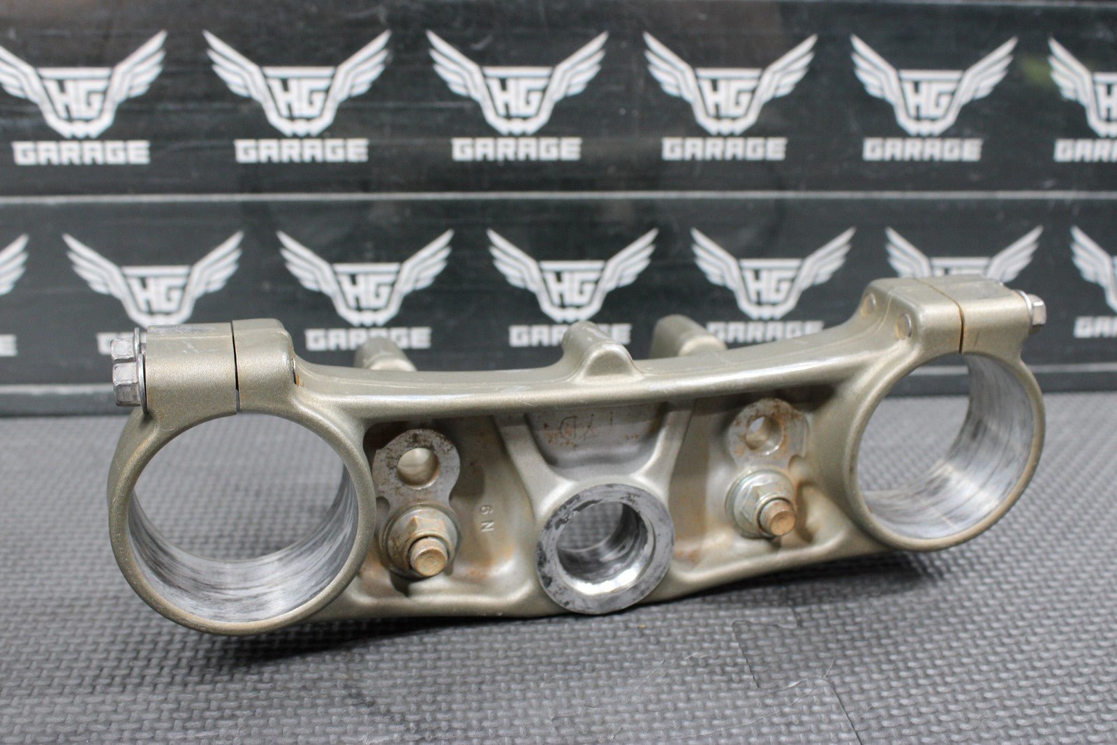 2009 YAMAHA YZ450F OEM FORKS UPPER TRIPLE TREE CLAMP 17D - 23435 - 01 - 00 - hggarage