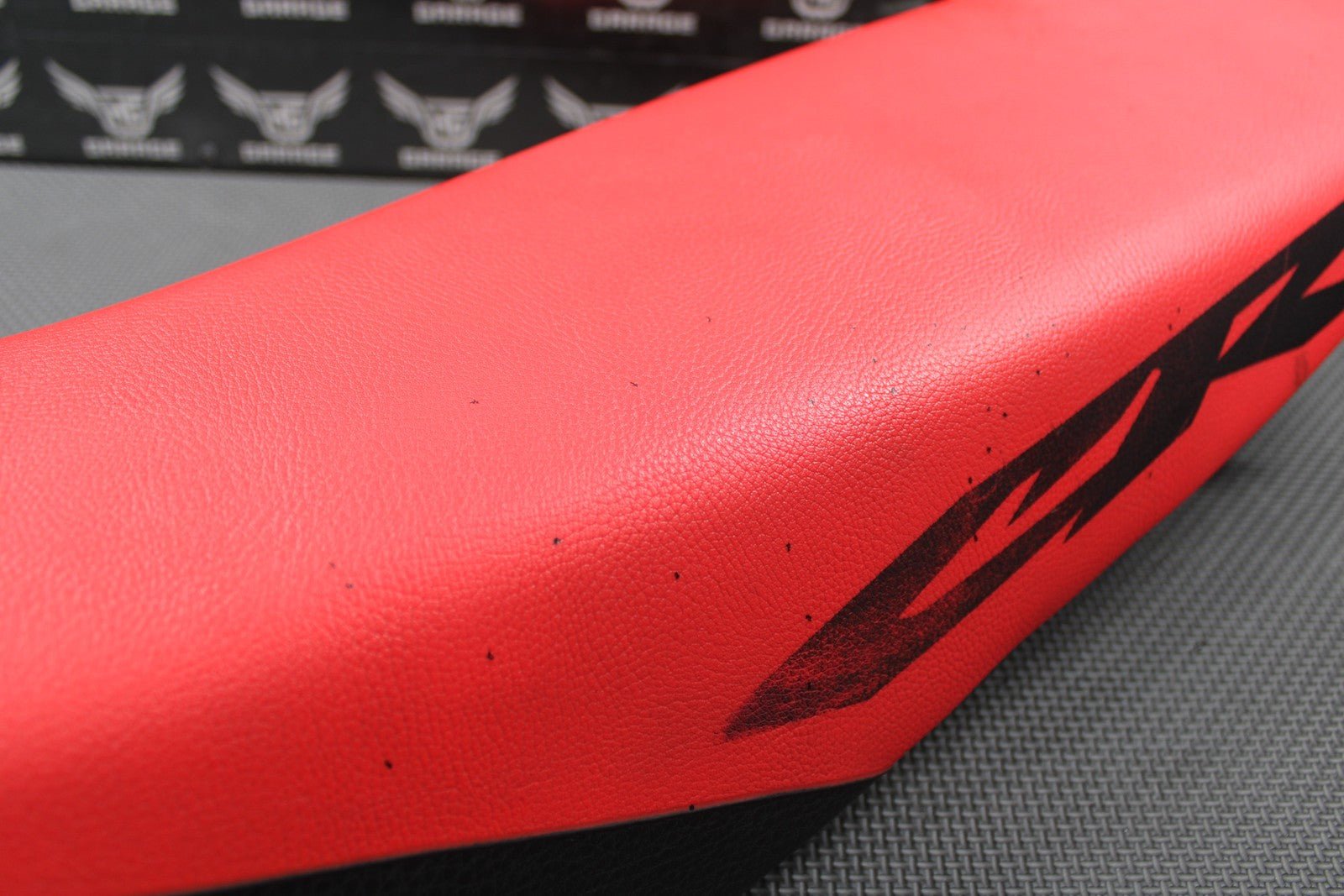 1997 HONDA CR250R OEM SEAT SADDLE FOAM PAN COMPLETE ORIGINAL 77100 - KZ3 - B00 NICE! - hggarage