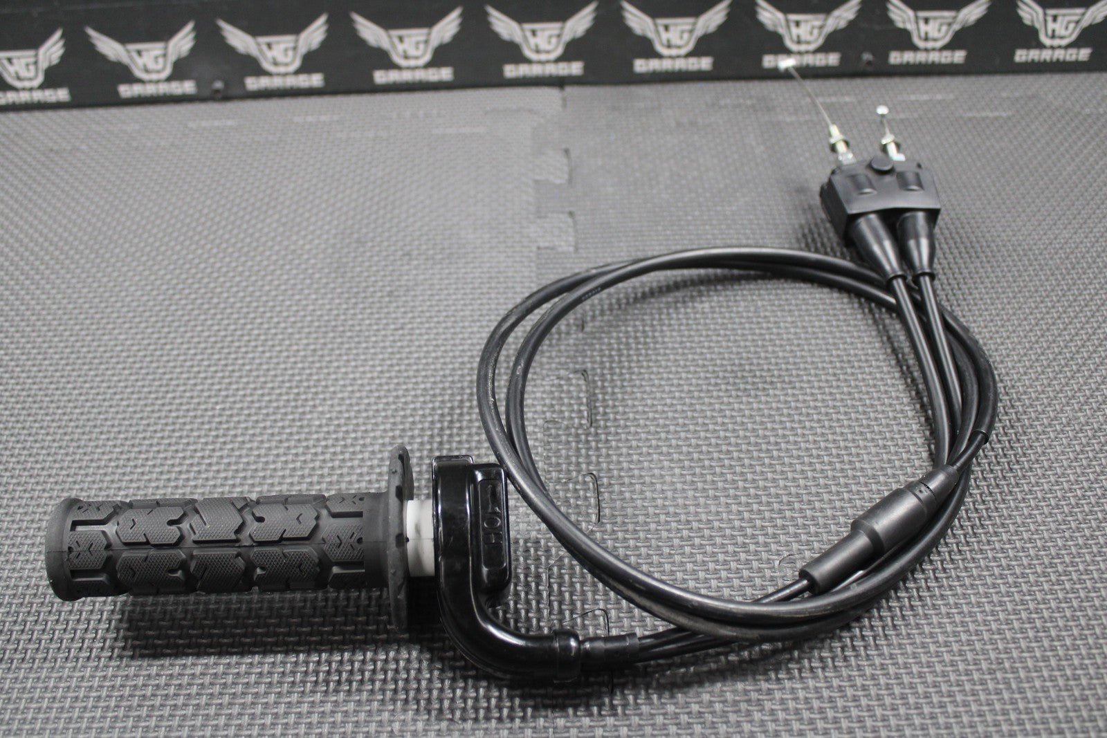 2019 2020 SUZUKI RMZ250 18 - 20 RMZ450 OEM THROTTLE GRIP HOUSING CASE W/ CABLES - hggarage