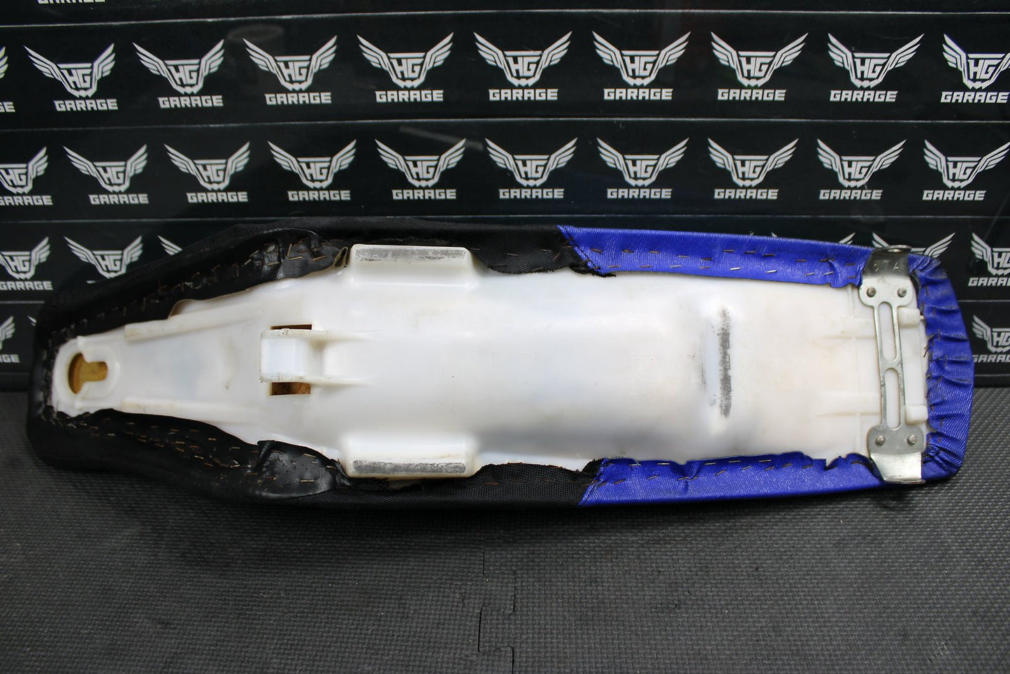 2004 Yamaha YZ450F OEM Seat Saddle Foam Pan Guts Cover 5XD - 24710 - 00 - 00 - hggarage