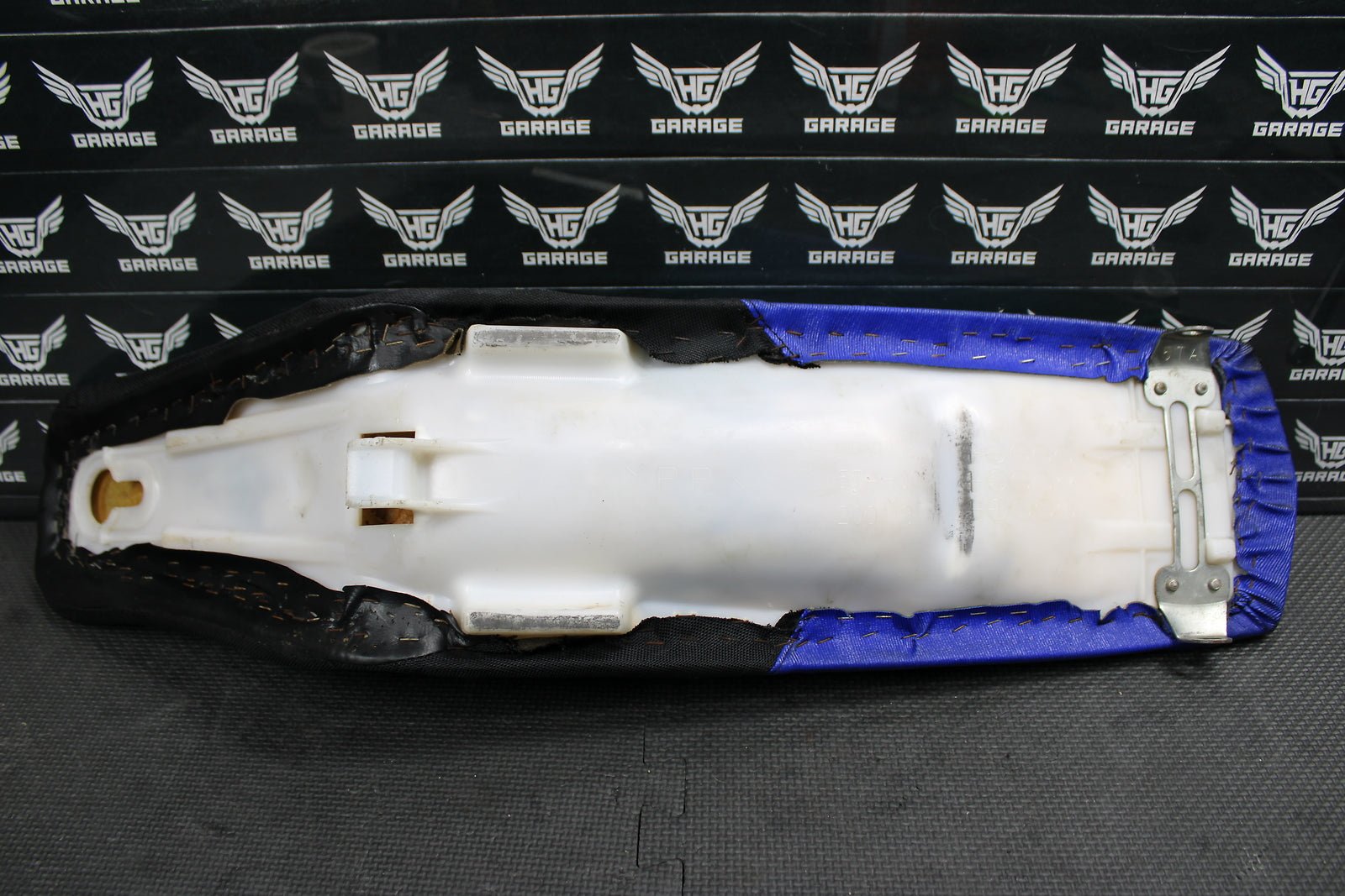 2004 Yamaha YZ450F OEM Seat Saddle Foam Pan Guts Cover 5XD - 24710 - 00 - 00 - hggarage
