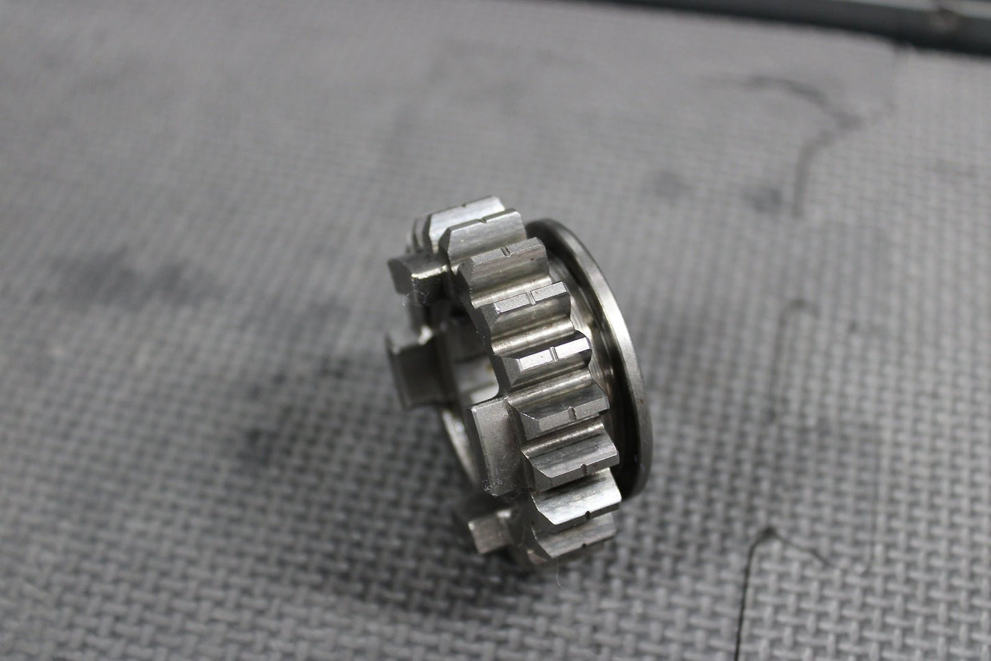 1999 HONDA CR500R OEM TRANSMISSION COUNTERSHAFT 4TH GEAR 21T GEAR 23471 - ML3 - 670 - hggarage