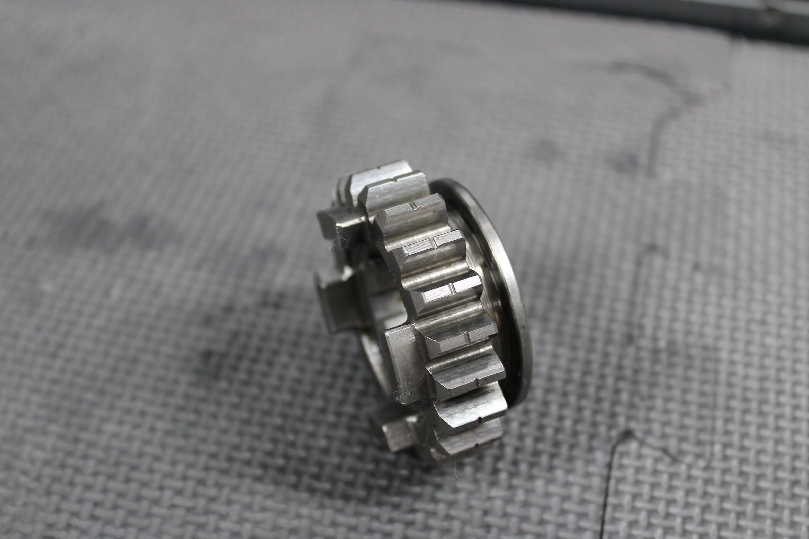 1999 HONDA CR500R OEM TRANSMISSION COUNTERSHAFT 4TH GEAR 21T GEAR 23471 - ML3 - 670 - hggarage