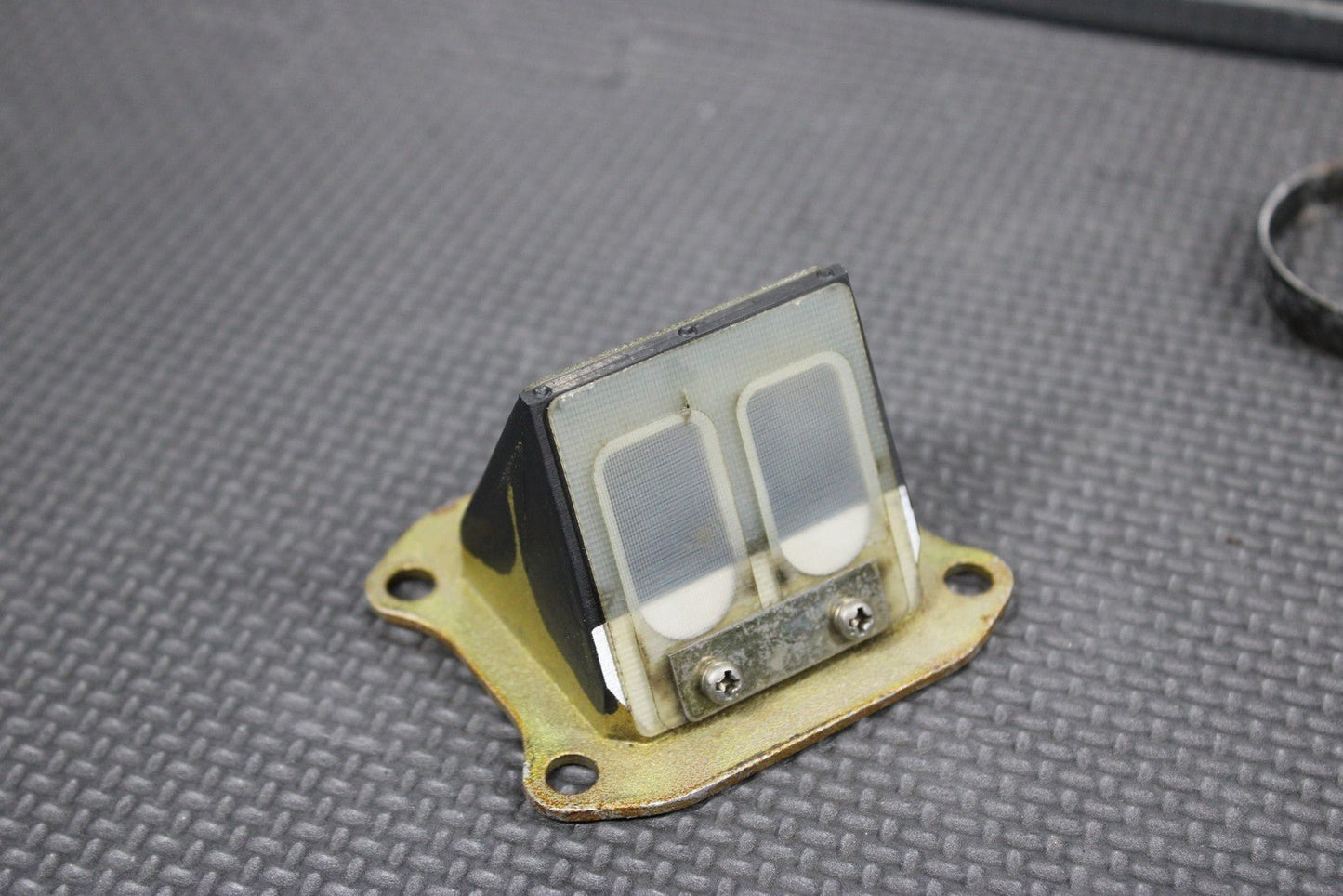 1991 HONDA CR80R CR80RB OEM INTAKE REED BLOCK ASSEMBLY 14100 - GS2 - 003 - hggarage