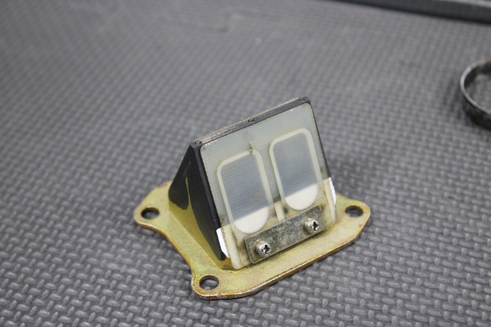 1991 HONDA CR80R CR80RB OEM INTAKE REED BLOCK ASSEMBLY 14100 - GS2 - 003 - hggarage