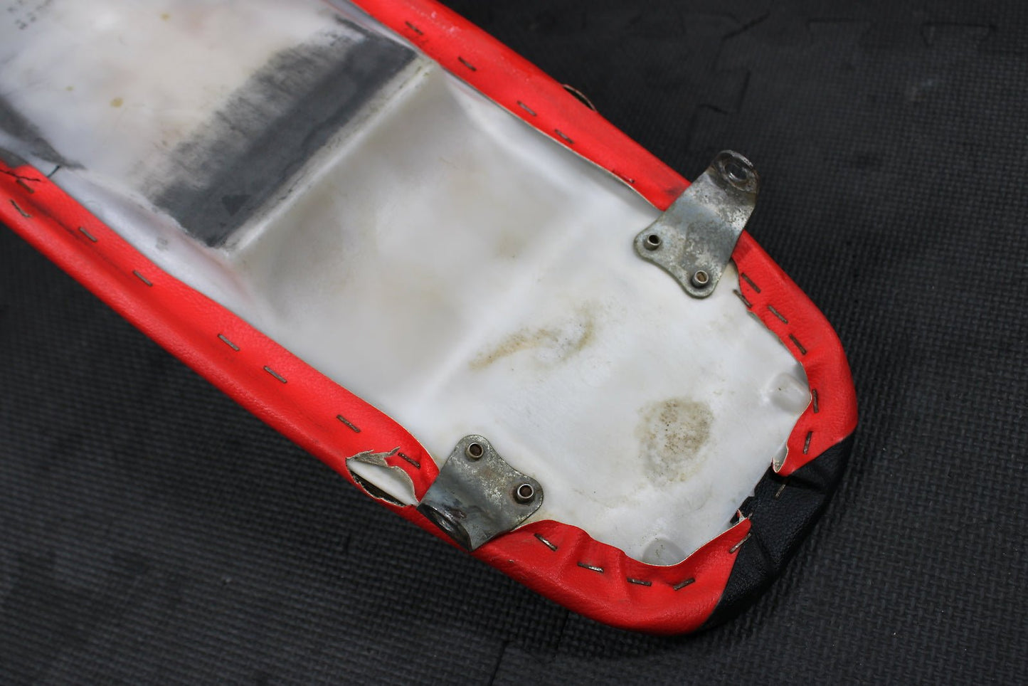 2000 HONDA 2000 CR125R CR250R OEM SEAT SADDLE 77100 - KZ4 - J20 - hggarage