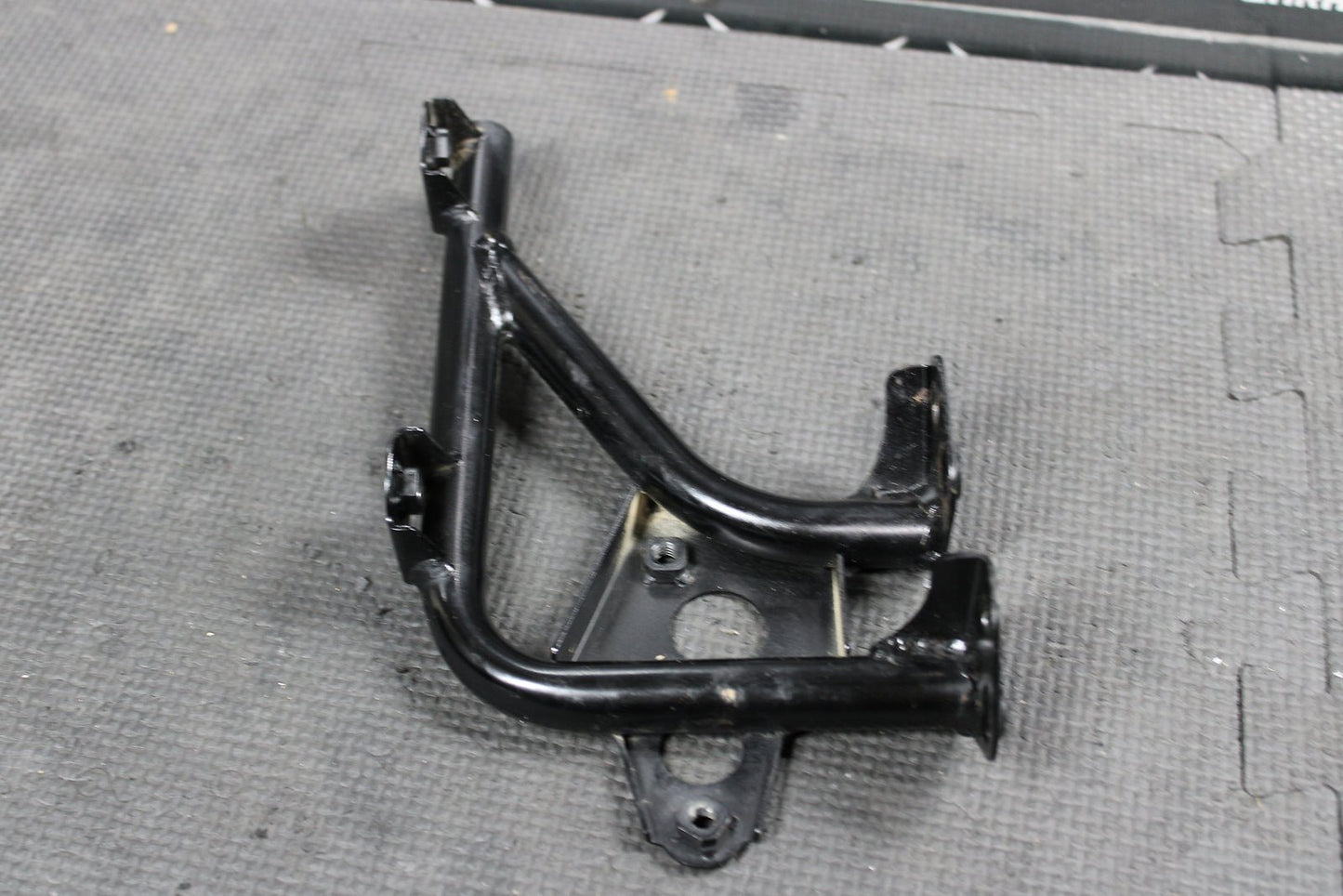 2015 KAWASAKI 01 - 09 / 11 - 19 KX100 01 - 19 KX85 OEM LEFT RADIATOR BRACKET MOUNT - hggarage