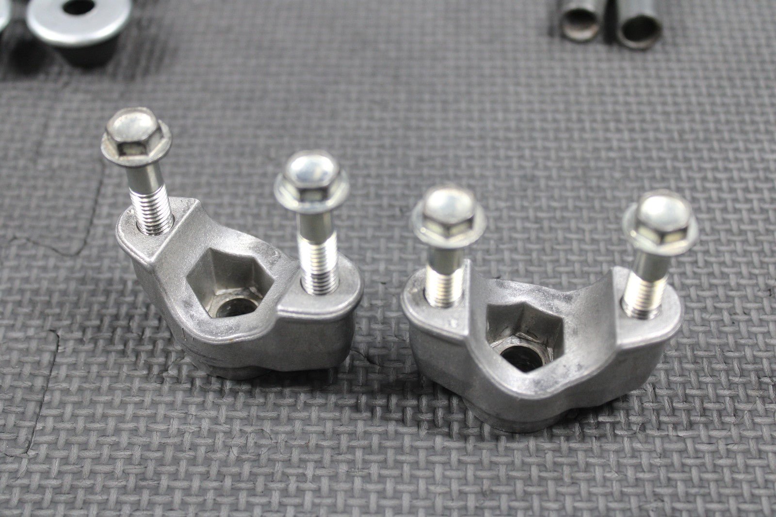 2019 SUZUKI 16 - 25 RMZ250 OEM LOWER HANDLEBAR HOLDER BAR CLAMPS 1 - 1/8 56221 - 49H40 - hggarage