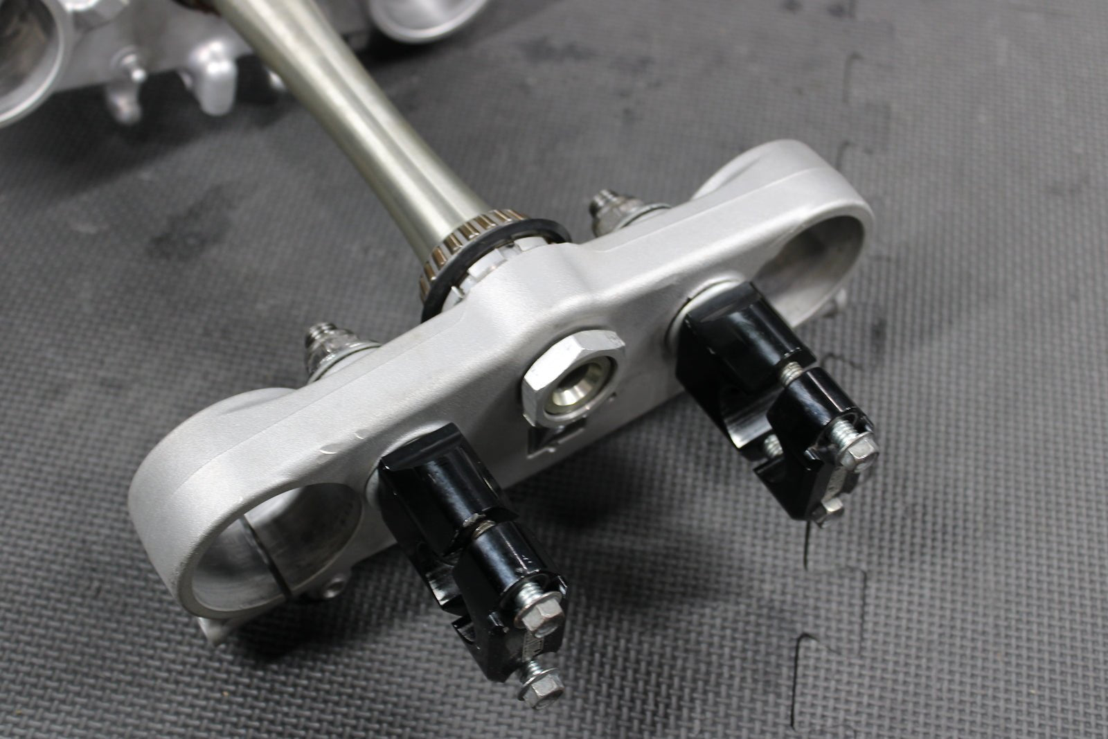 2009 HONDA CRF450R OEM FRONT FORKS LOWER UPPER TRIPLE TREE STEM - hggarage