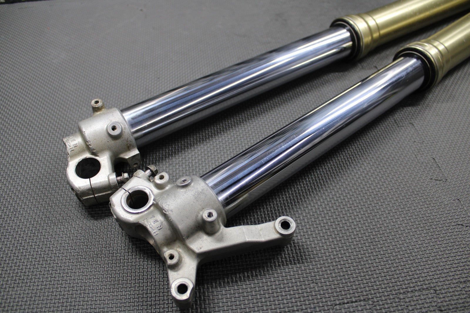 2007 KAWASAKI KX250F OEM RIGHT LEFT FRONT SUSPENSION FORKS SHOCKS 44071 - 5015 - hggarage