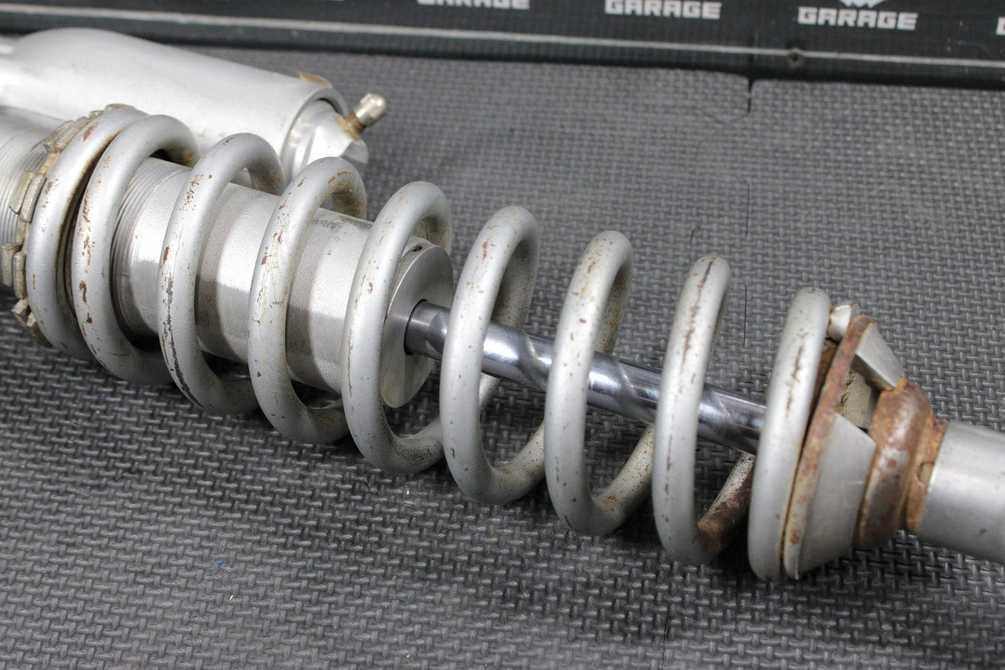 2001 YAMAHA YZ250 OEM REAR BACK SHOCK ABSORBER SUSPENSION 5MW - 22210 - 00 - 00 - hggarage
