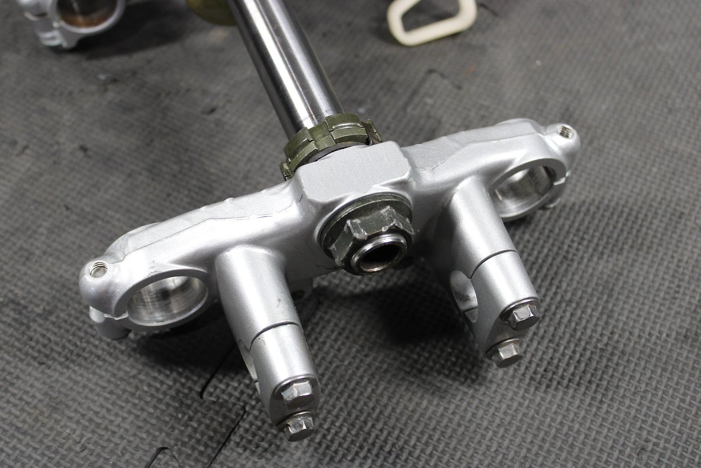 2000 Yamaha TTR125L OEM Front Forks Lower Upper Triple Tree Clamps Assembly - hggarage