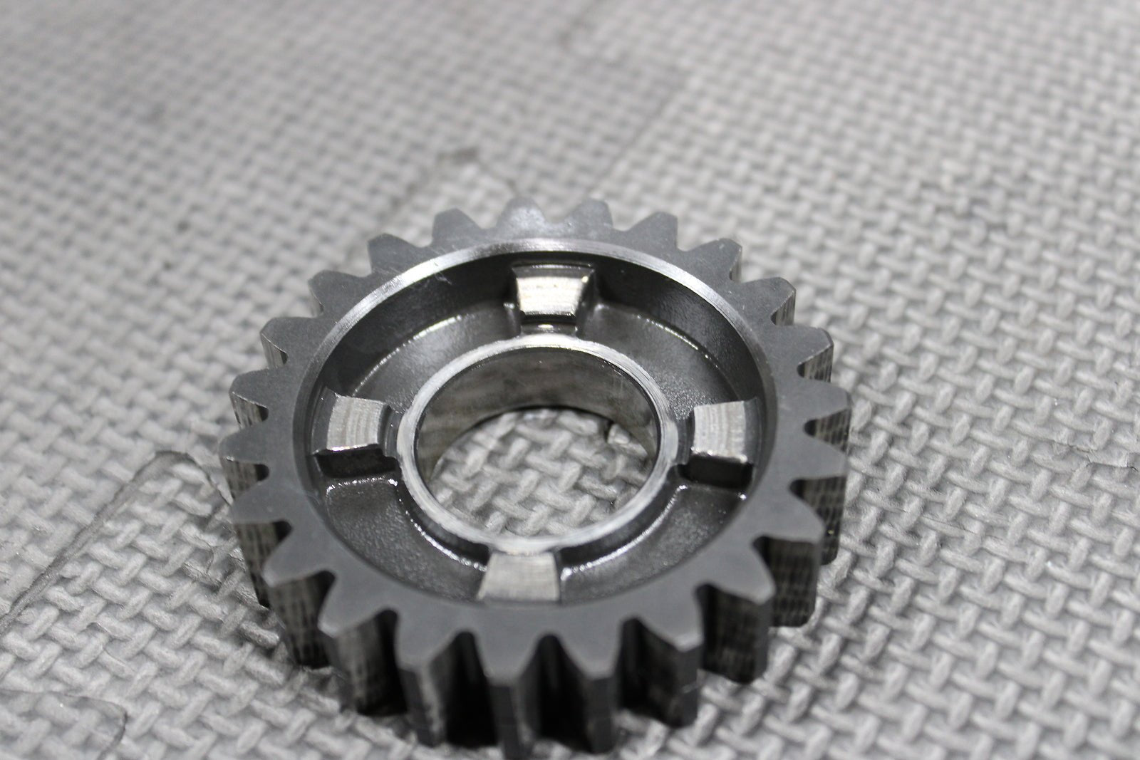 1999 HONDA CR500R OEM TRANSMISSION COUNTER SHAFT 3RD GEAR 23T 23451 - ML3 - 000 - hggarage