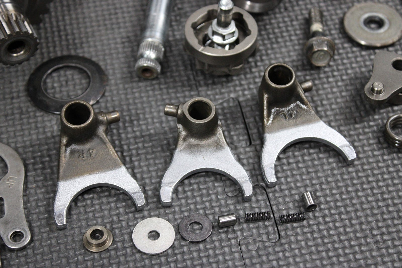 2007 HONDA CRF450R OEM ENGINE TRANSMISSION TRANNY GEARBOX SHIFT FORKS SHAFT DRUM - hggarage