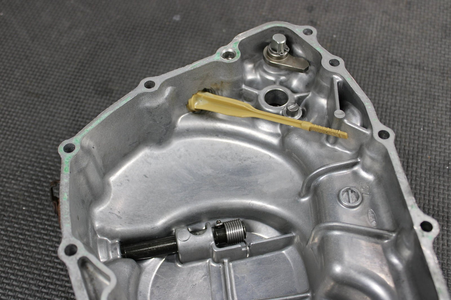 1998 HONDA XR200R 1990 1991 / 93 - 02 ENGINE MOTOR SIDE CLUTCH COVER 11330 - KT0 - 830 - hggarage