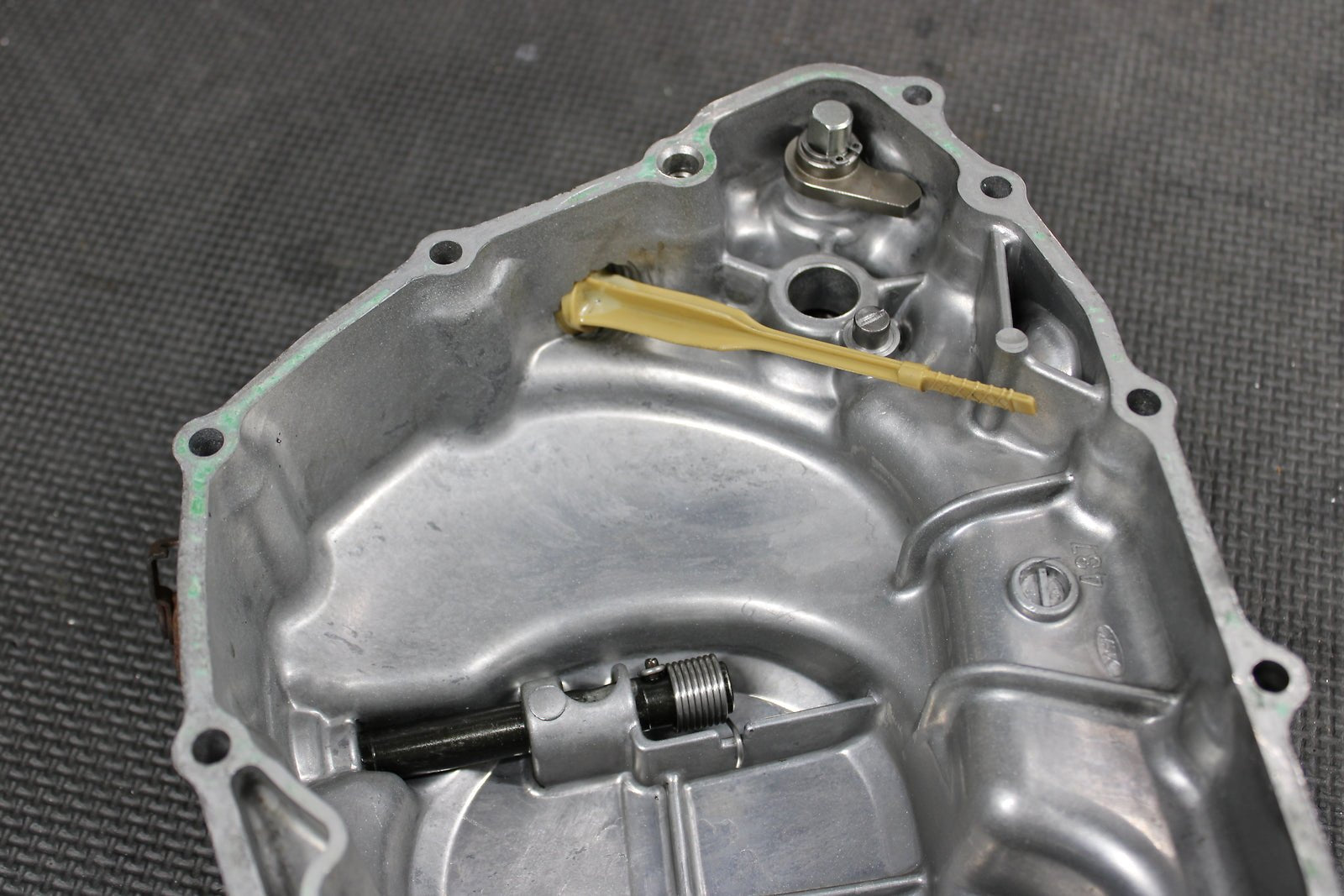 1998 HONDA XR200R 1990 1991 / 93 - 02 ENGINE MOTOR SIDE CLUTCH COVER 11330 - KT0 - 830 - hggarage