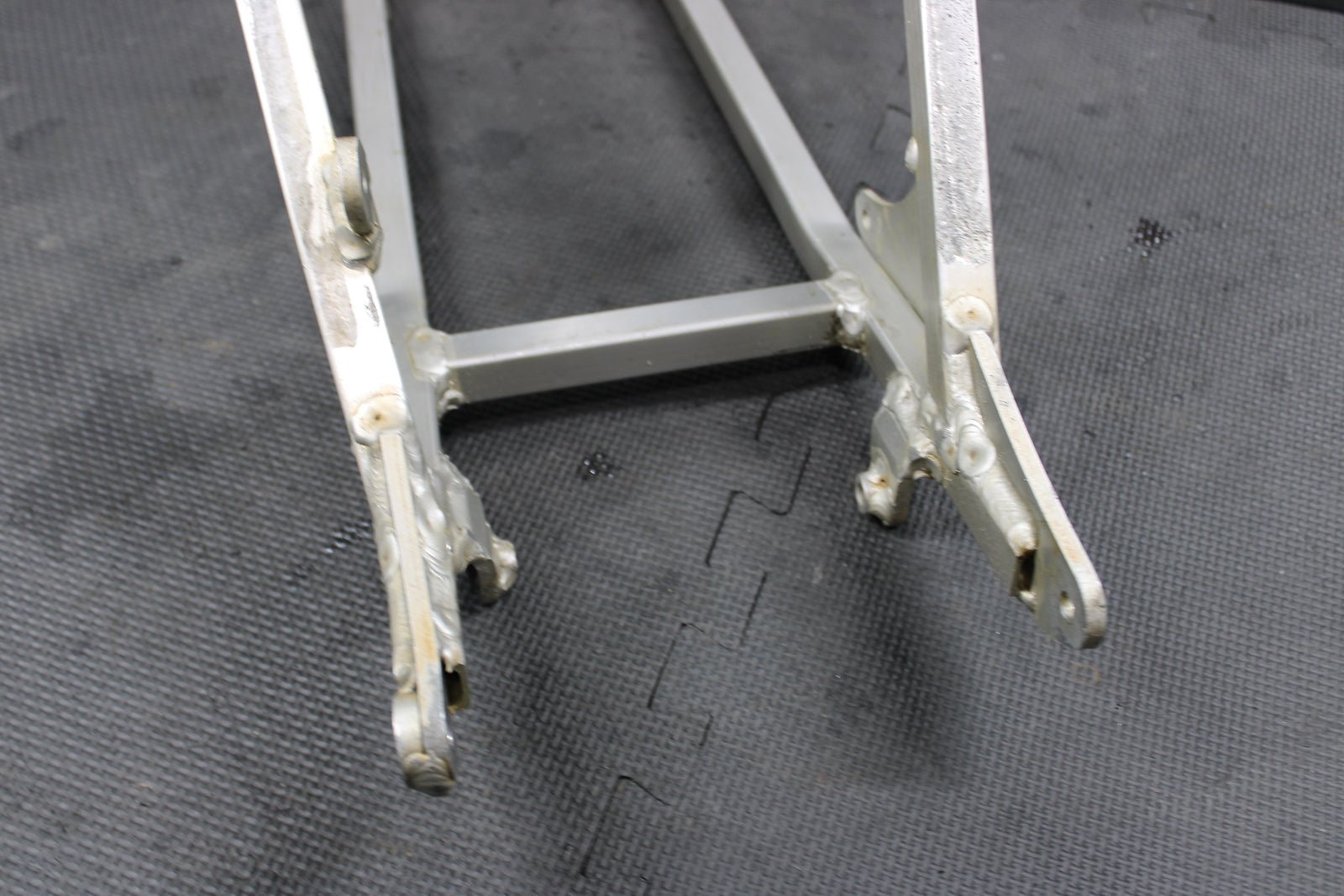 1999 SUZUKI 96 - 00 RM125 RM250 OEM REAR BACK SUB FRAME SUBFRAME 41200 - 36E00 - hggarage
