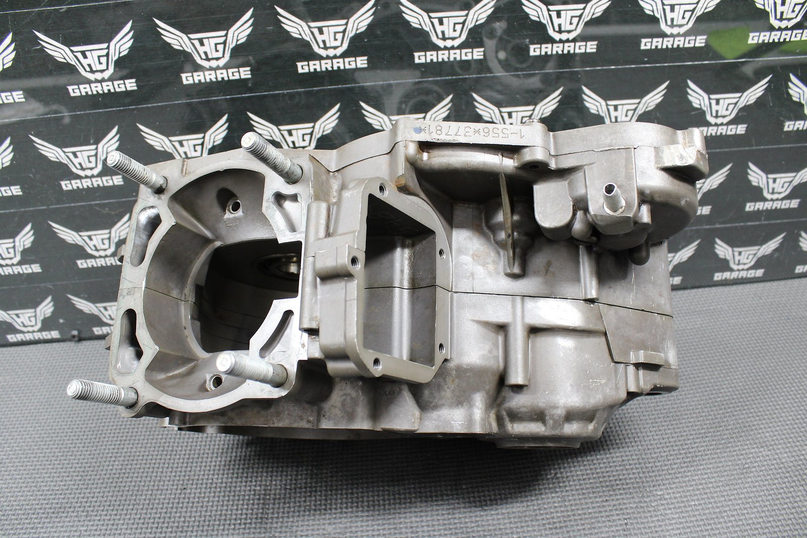 2001 KTM 300 EXC OEM LEFT RIGHT ENGINE MOTOR CRANKCASE CRANK CASES 54730000144 - hggarage