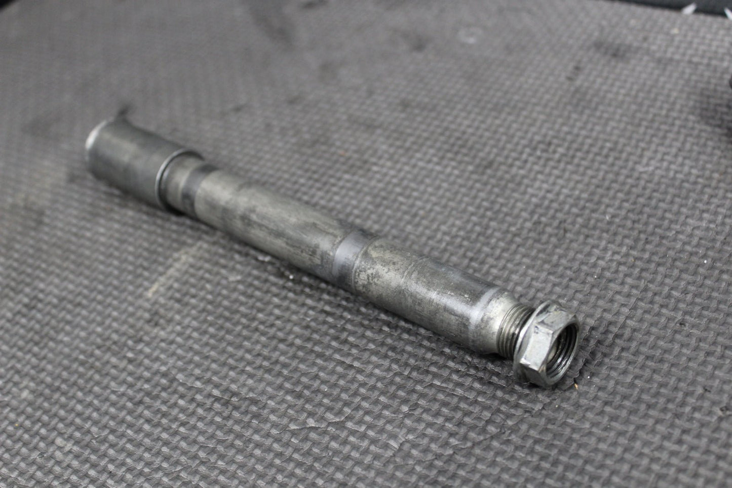 2018 YAMAHA YZ250F OEM REAR AXLE BACK FRONT AXLE SWINGARM PIVOT BOLT - hggarage