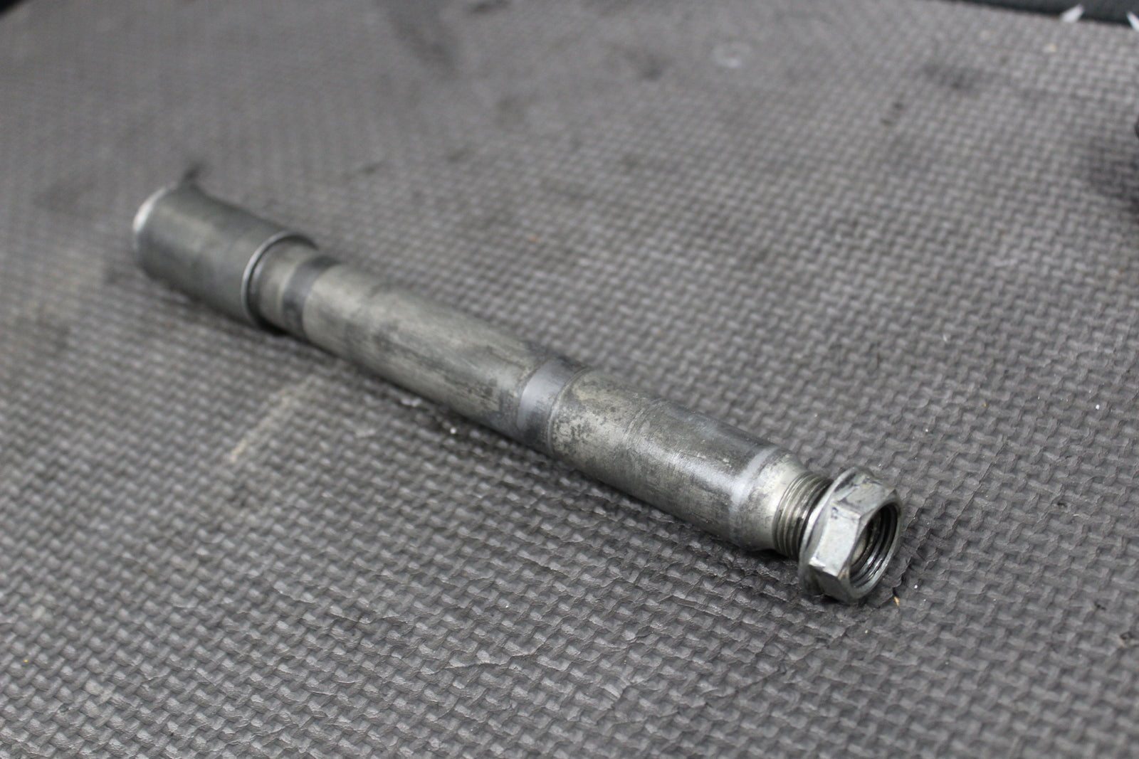2018 YAMAHA YZ250F OEM REAR AXLE BACK FRONT AXLE SWINGARM PIVOT BOLT - hggarage