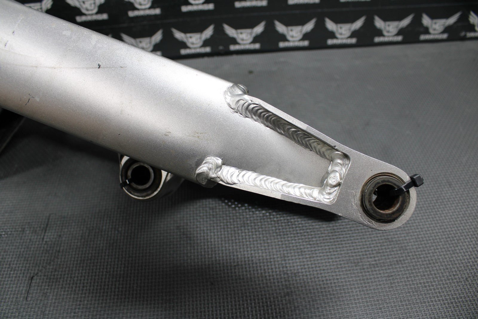 09 KAWASAKI 09 - 20 KLX250S KLX250SF KLX300 OEM SWINGARM SWING ARM SUSPENSION GOOD - hggarage