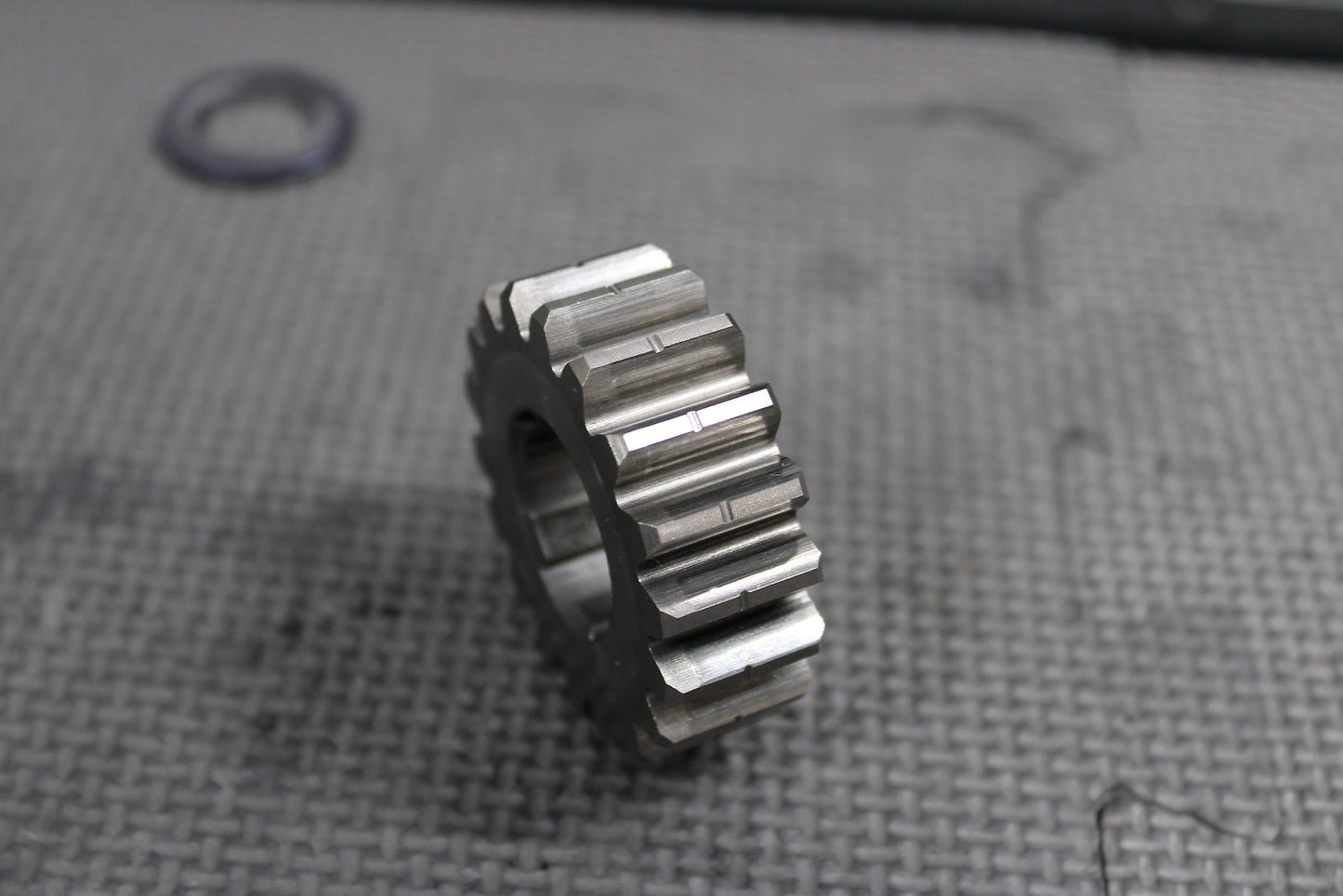 1999 HONDA CR500R OEM TRANSMISSION MAINSHAFT 2ND GEAR GEAR 18T 23421 - ML3 - 000 - hggarage