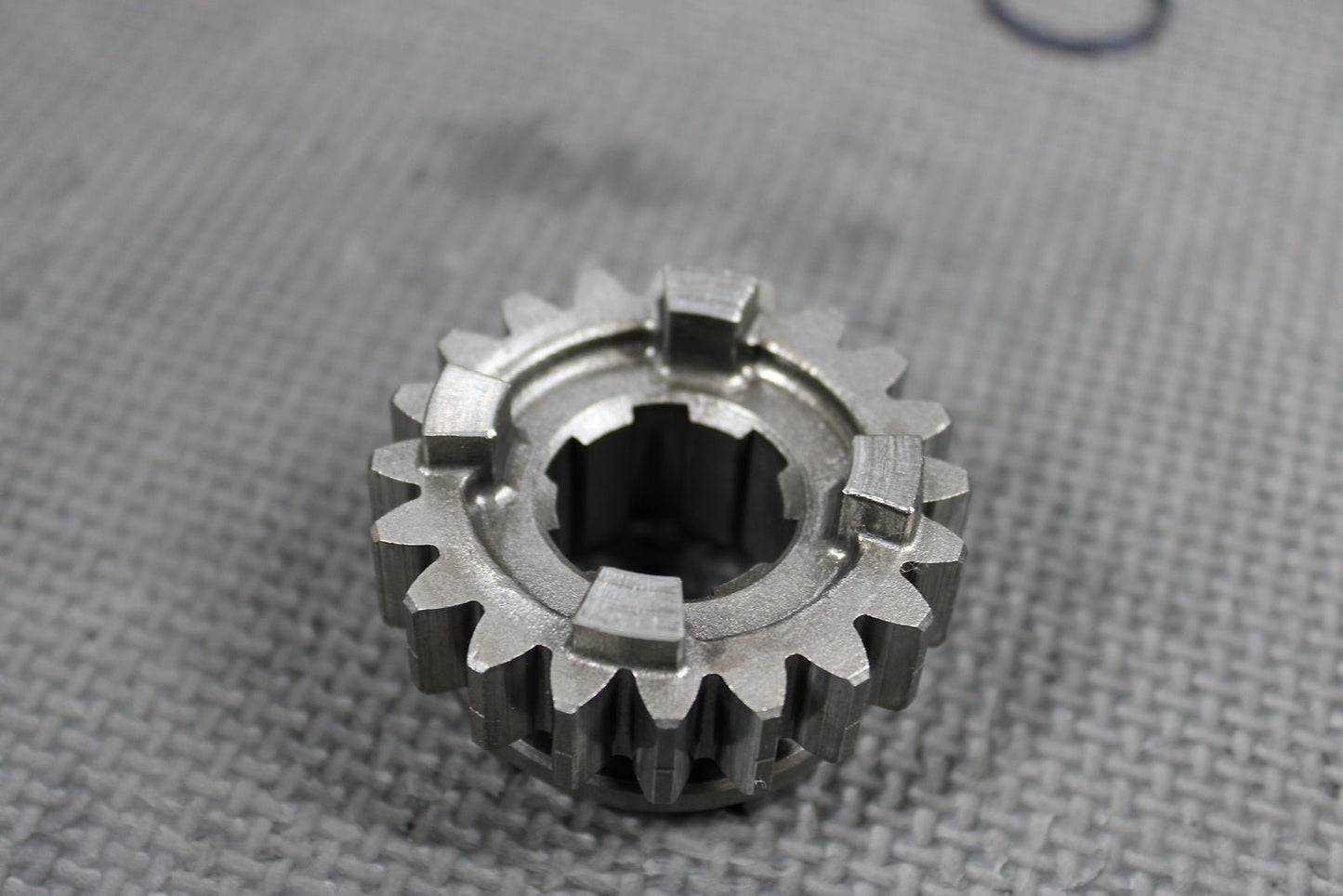1999 HONDA CR500R OEM TRANSMISSION MAINSHAT 3RD GEAR 20T GEAR 23441 - MAC - 680 - hggarage