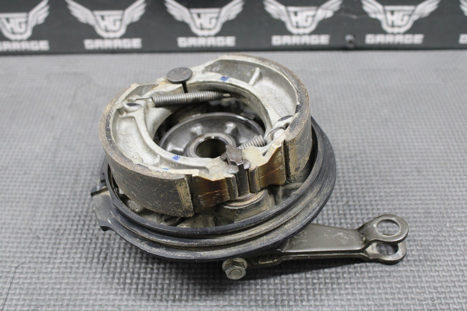 2002 HONDA XR200R 84 - 02 OEM REAR BACK BRAKE DRUM PANEL PADS CAM ASSEMBLY GOOD - hggarage