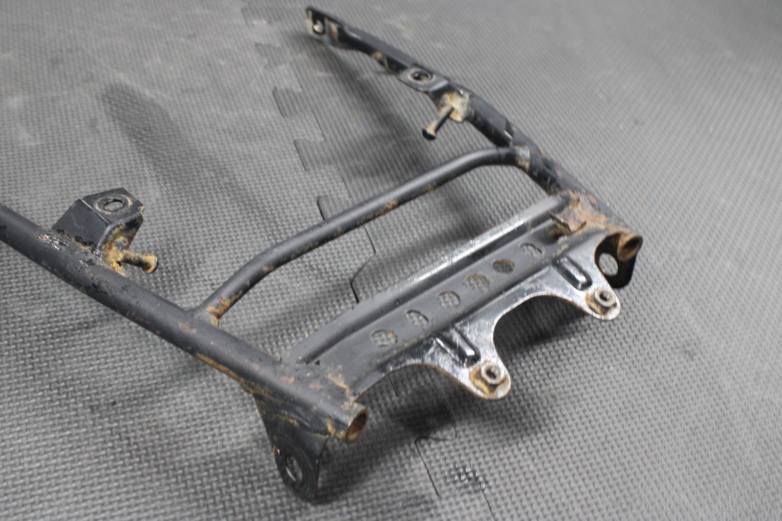1987 87 - 93 YAMAHA TW200 OEM REAR BACK SUB FRAME SUBFRAME FENDER SUPPORT TAILIGHT - hggarage