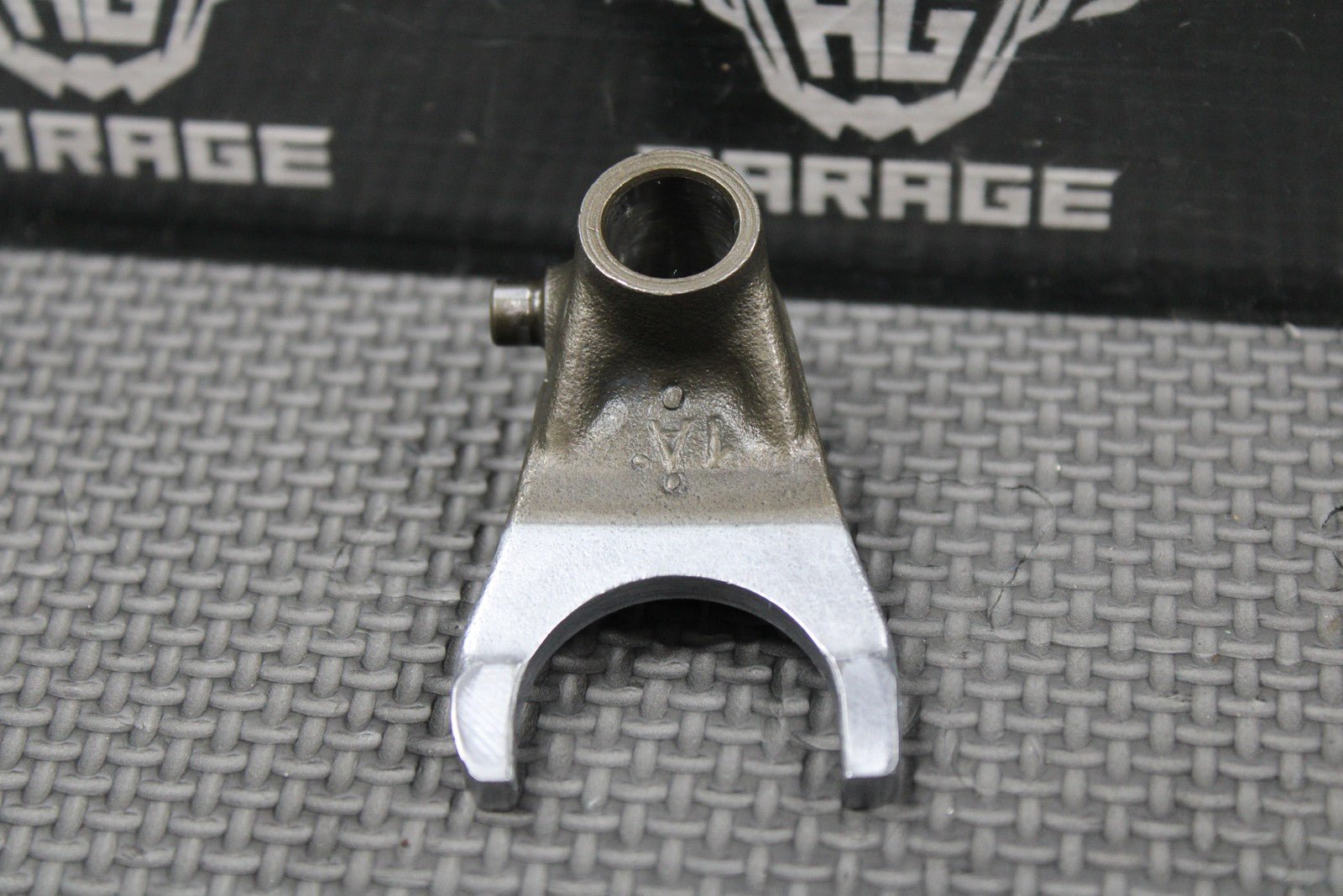 1987 1988 HONDA CR125R OEM TRANSMISSION CENTER GEAR SHIFT FORK C 24231 - KS6 - 700 - hggarage