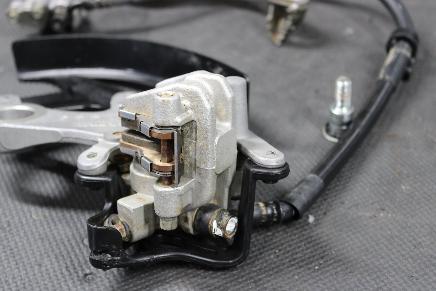 2016 HONDA CRF250R OEM NISSIN REAR BACK BRAKE CALIPER MASTER CYLINDER ASSEMBLY - hggarage