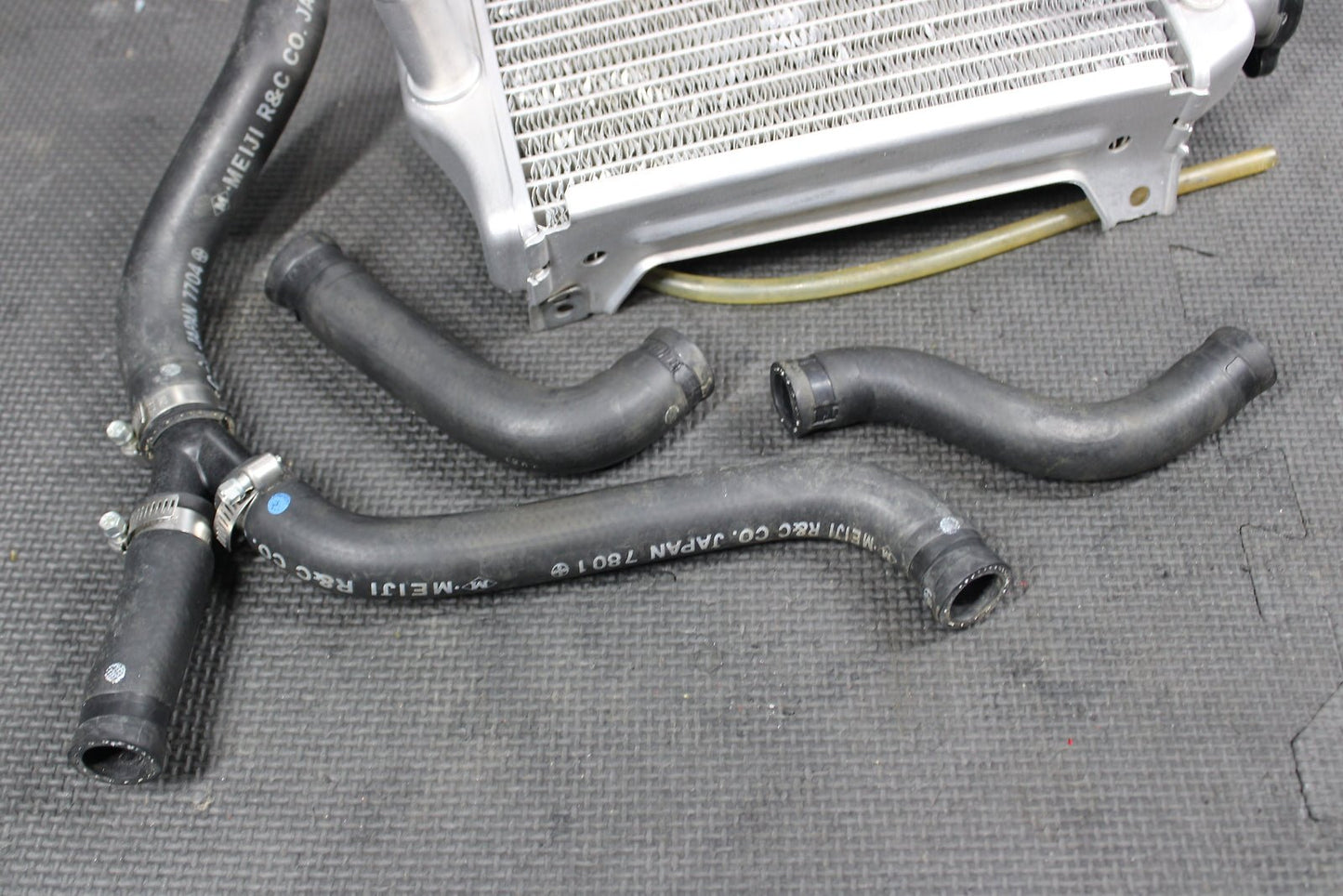 2008 SUZUKI RMZ250 OEM RIGHT ENGINE MOTOR COOLING COOLER RADIATOR 17710 - 10H00 - hggarage