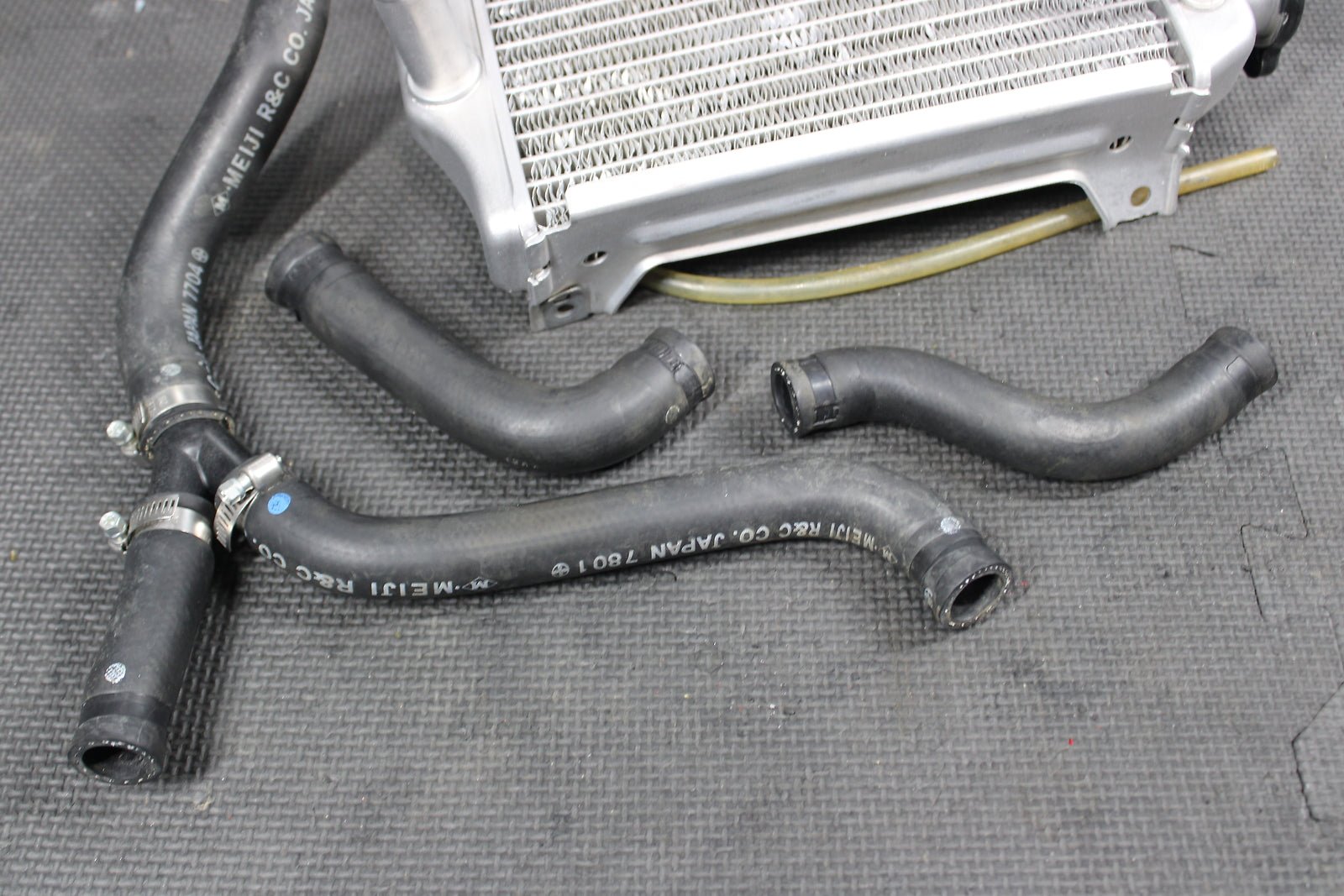 2008 SUZUKI RMZ250 OEM RIGHT ENGINE MOTOR COOLING COOLER RADIATOR 17710 - 10H00 - hggarage