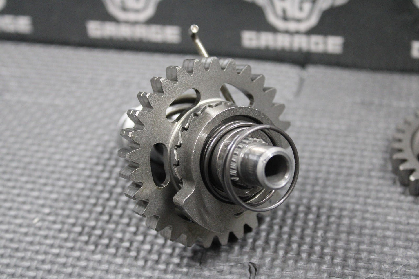 2005 HONDA CR125R OEM KICKSTART KICK START SHAFT W IDLER GEAR 28210 - KS6 - 700 - hggarage
