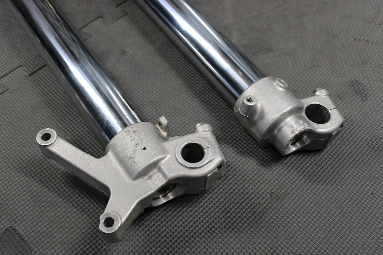 2008 Kawasaki KX250F OEM Right Left Front Suspension Forks Shocks 44071 - 5057 - hggarage