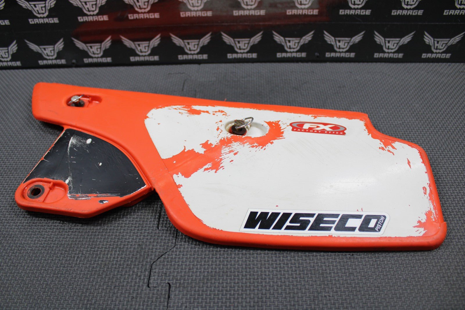 1989 HONDA XR250R OEM LEFT REAR PLASTIC PANEL PLATE AIRBOX COVER 83603 - KT1 - 900ZB - hggarage