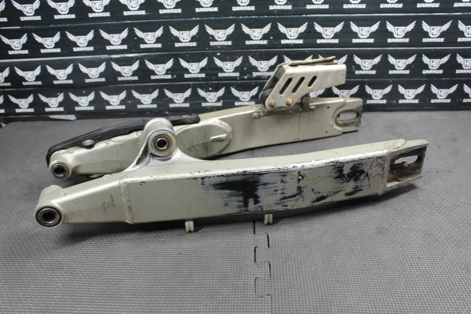 1999 KAWASAKI KX125 OEM SWINGARM SWING ARM REAR SUSPENSION 33001 - 1556 - TX - hggarage