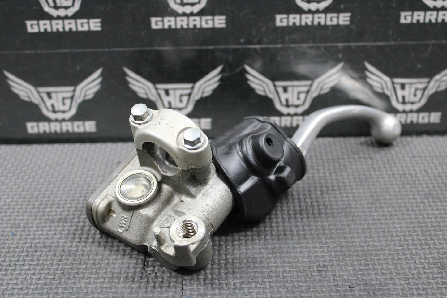 1997 HONDA CR250R OEM NISSIN FRONT BRAKE MASTER CYLINDER W/ LEVER 45510 - MEY - 305 - hggarage
