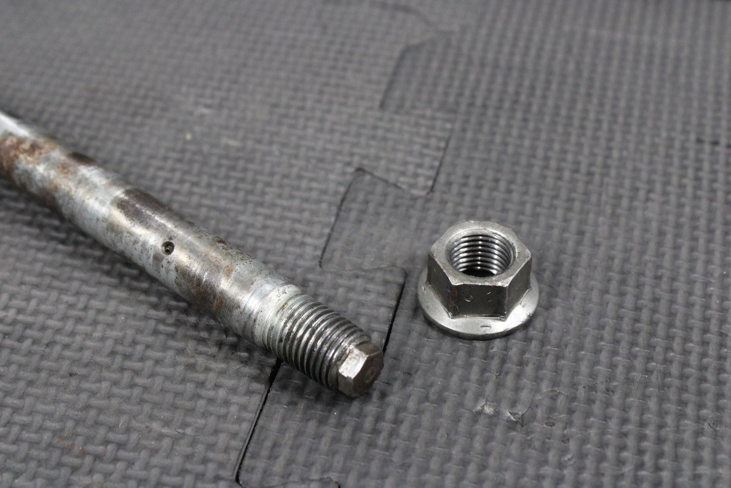 1986 KAWASAKI KDX200 OEM REAR SWINGARM BOLT SUSPENSION PIVOT AXLE 33032 - 1118 - hggarage