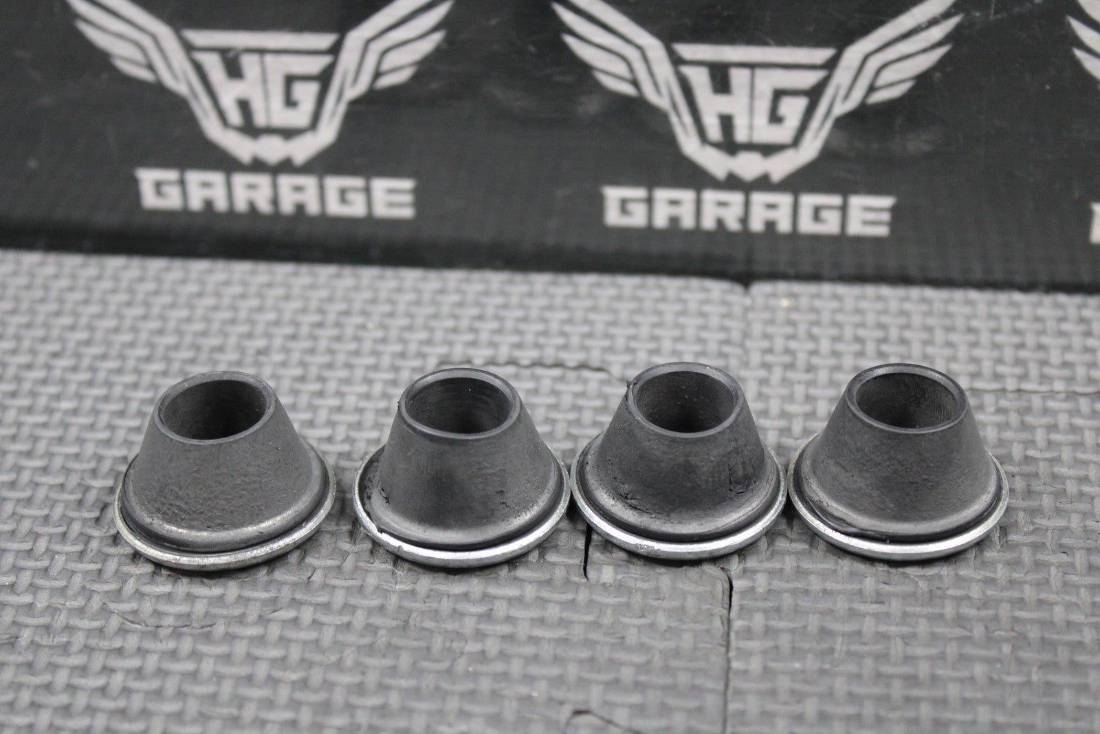 2019 SUZUKI 16 - 25 RMZ250 OEM LOWER HANDLEBAR HOLDER BAR CLAMPS 1 - 1/8 56221 - 49H40 - hggarage