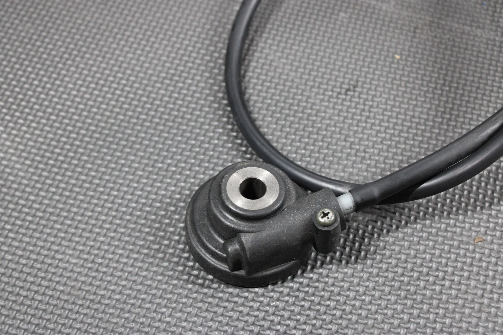 2005 SUZUKI DR200SE SPEED DRIVE GEAR HUB WITH CABLE SPEEDOMETER GAUGE CLUSTER - hggarage