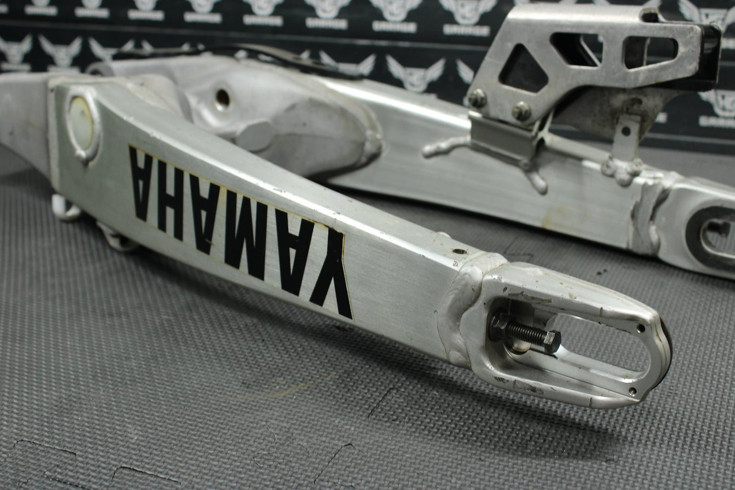 2004 Yamaha YZ450F OEM Swingarm Swing Arm Suspension 5UN - 22110 - 00 - 00 Mint! - hggarage