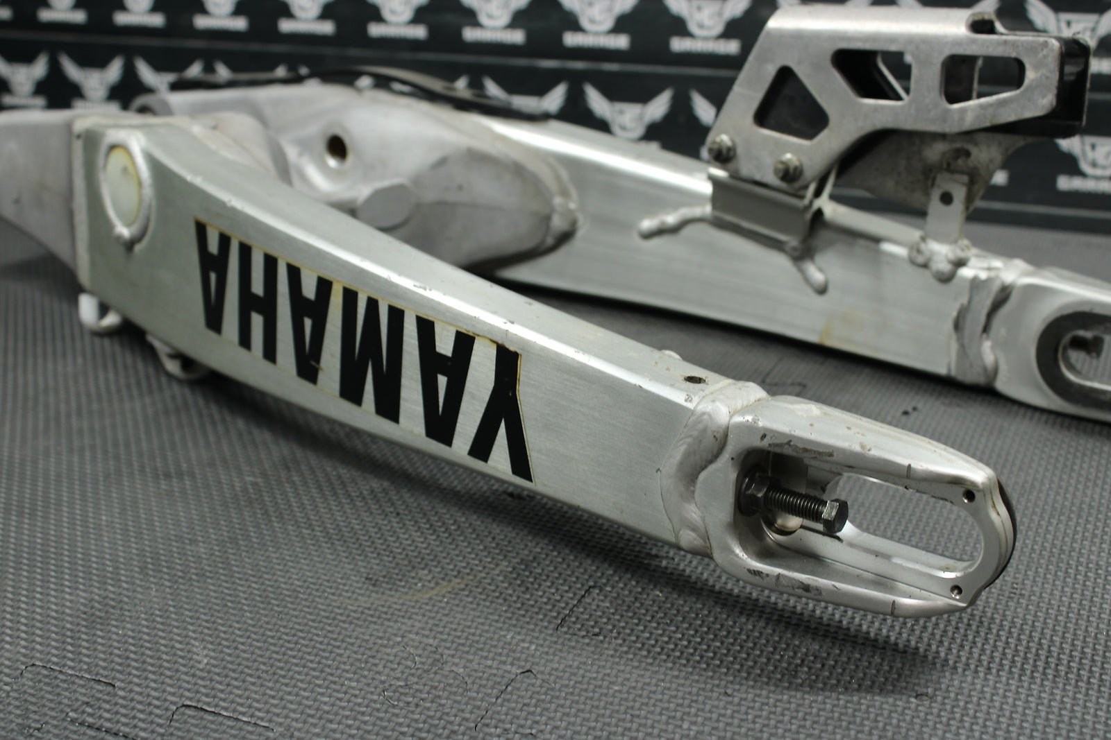 2004 Yamaha YZ450F OEM Swingarm Swing Arm Suspension 5UN - 22110 - 00 - 00 Mint! - hggarage
