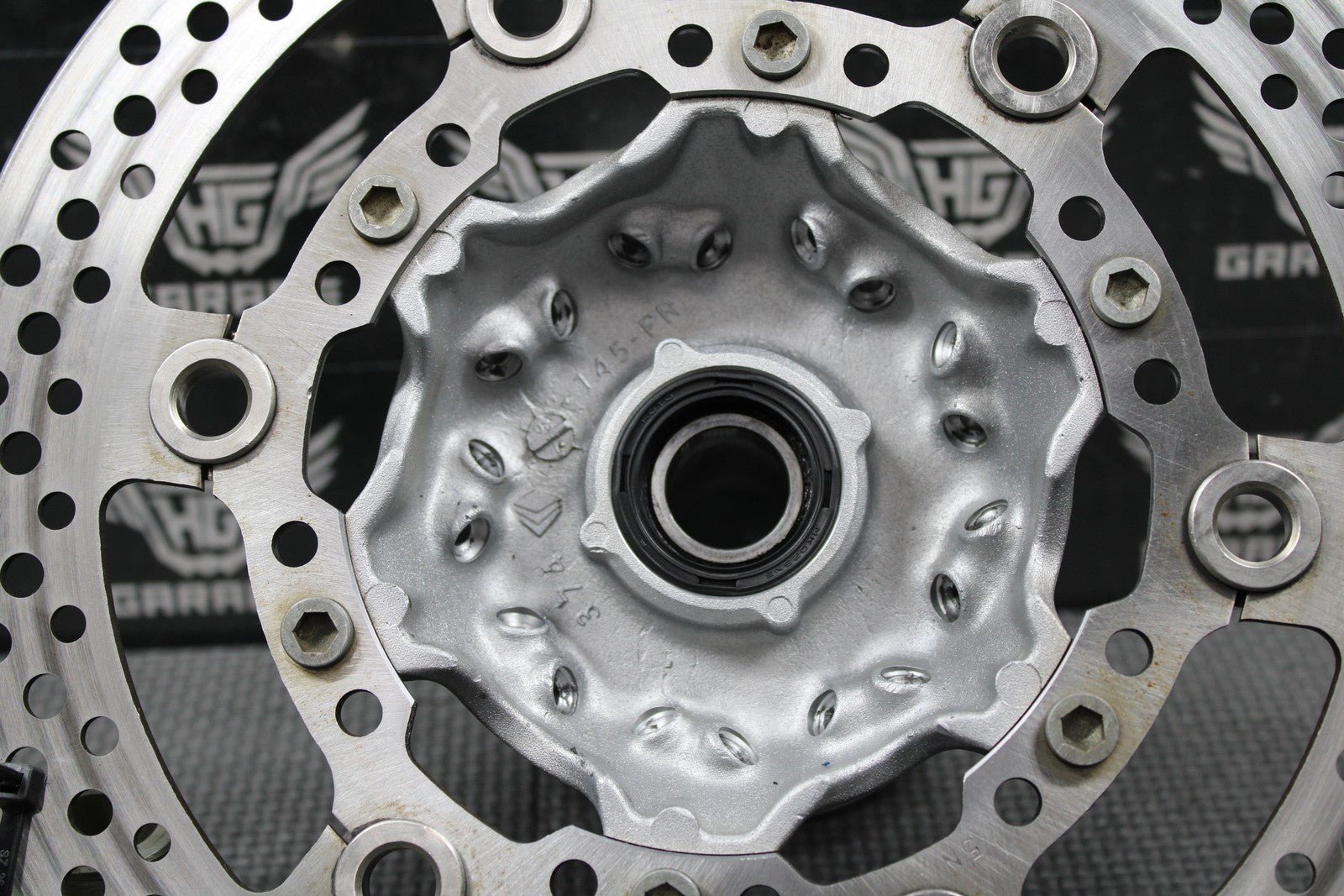 2006 SUZUKI 05 - 06 RM125 RM250 OEM FRONT WHEEL RIM HUB ROTOR 54111 - 36E00 GOOD! - hggarage