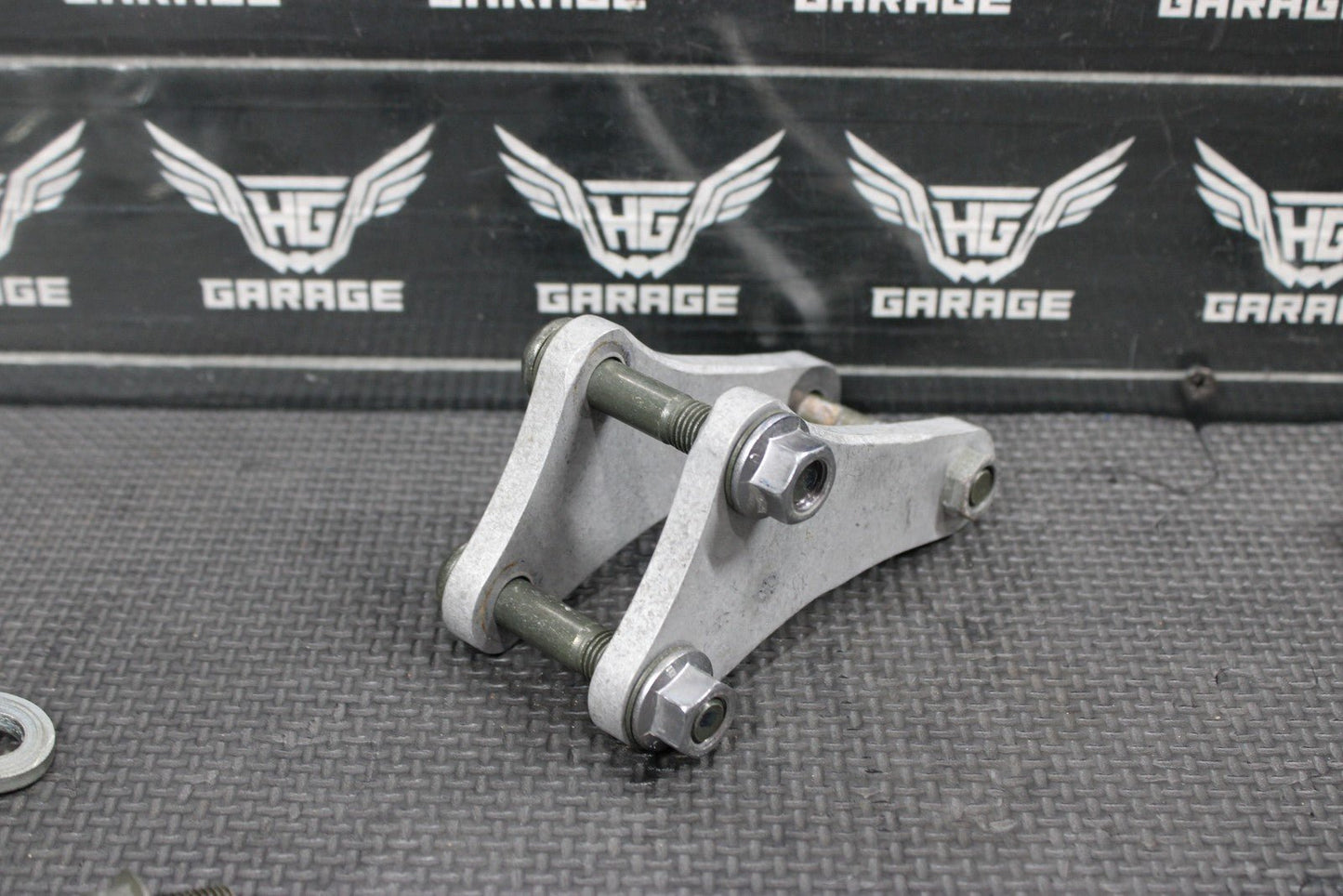 2005 YAMAHA 04 - 05 YZ450F OEM ENGINE MOTOR MOUNT STAY BRACKETS - hggarage