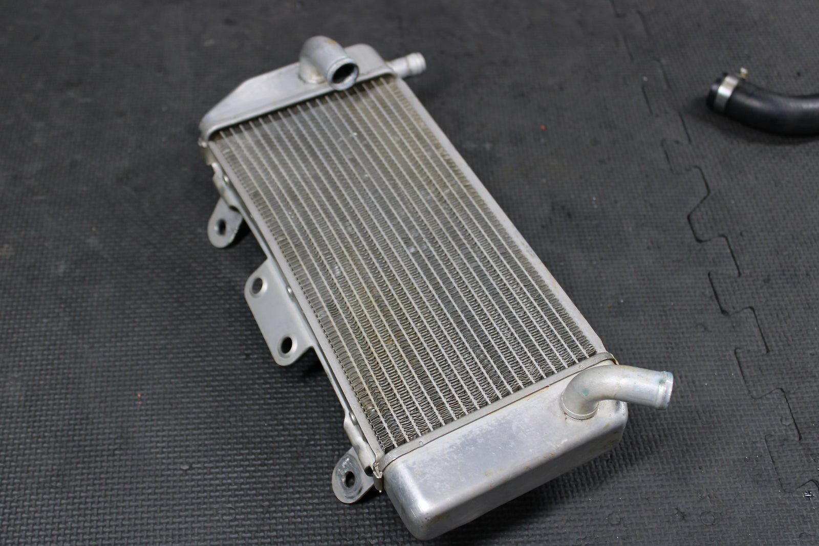 2006 YAMAHA YZ450F OEM LEFT SIDE RADIATOR COOLING COOLER HOSES - hggarage