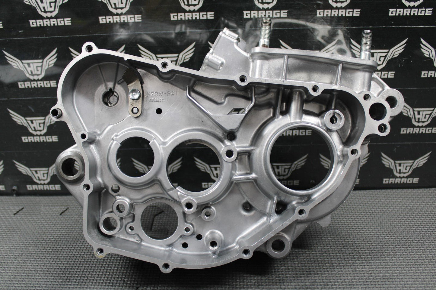 2003 HONDA CR250R OEM RIGHT ENGINE CRANKCASE CRANK CASE BLOCK 04921 - KZ3 - L30 MINT - hggarage
