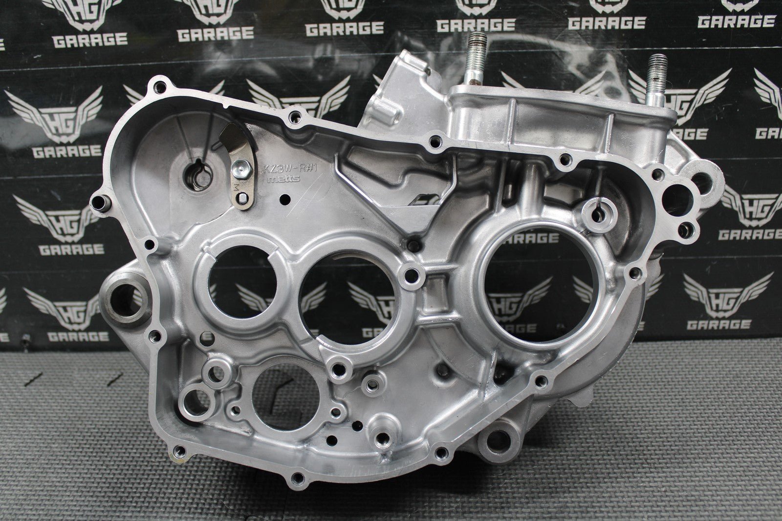 2003 HONDA CR250R OEM RIGHT ENGINE CRANKCASE CRANK CASE BLOCK 04921 - KZ3 - L30 MINT - hggarage
